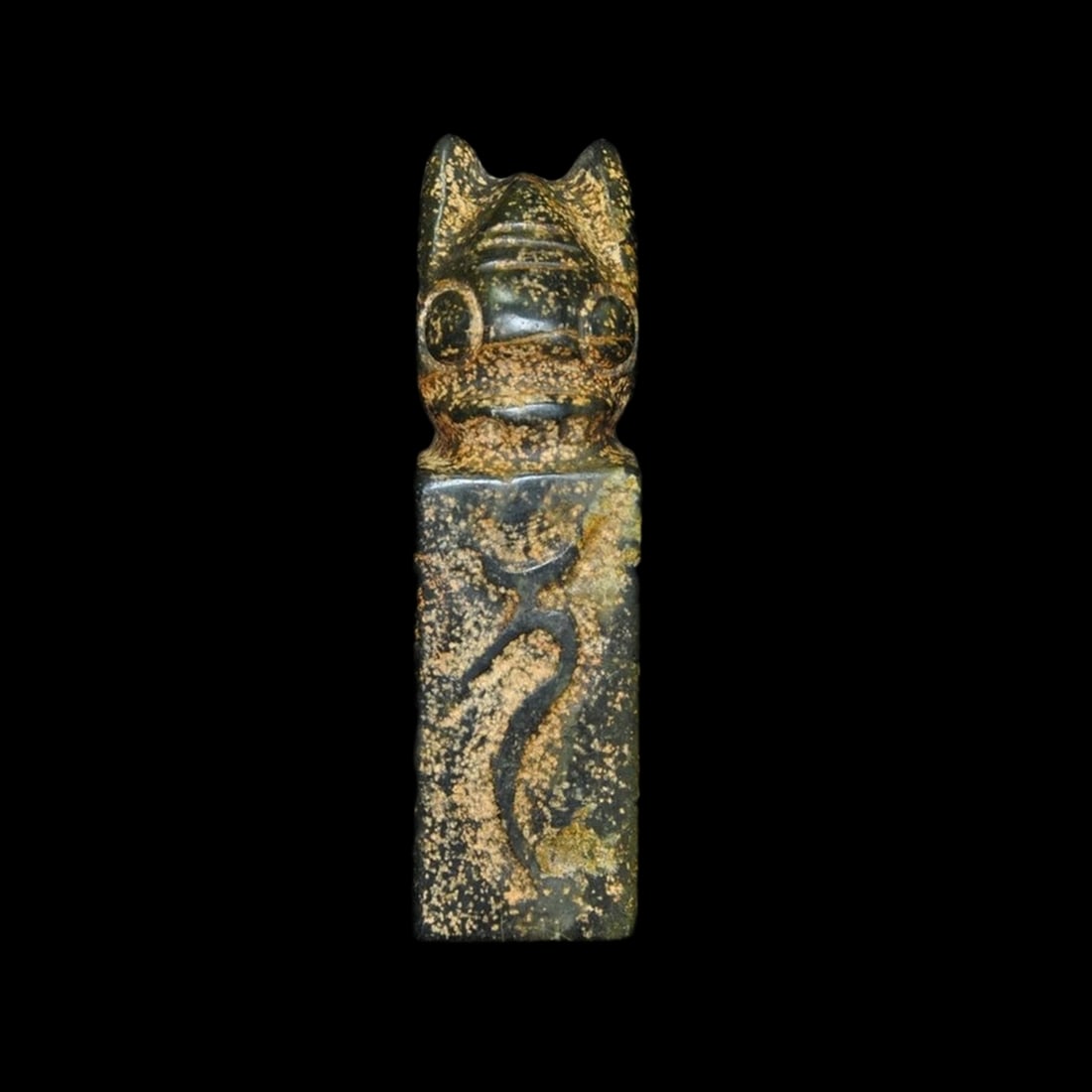 Rare Hongshan Jade Mythic Creature Seal Sculpture: Size: Height 15.5 cm - Length 4.5 cm - Width 3.5 cm. Weight 0.9 kg. Materials: Jade. Condition: Resembles a retro aesthetic.