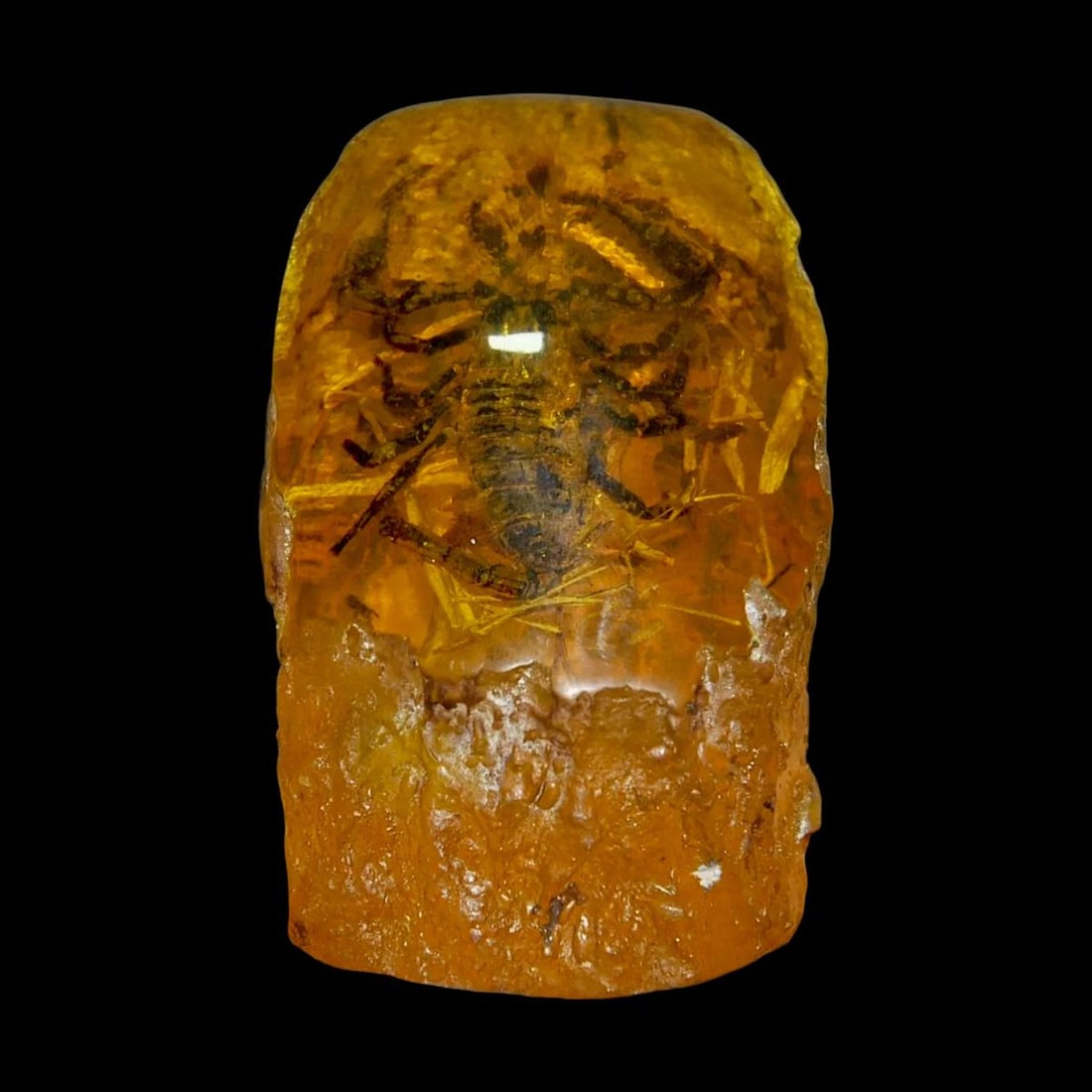 Retro-Inspired Amber Scorpion Handmade Figurine: Size: Height 9 cm - Length 6 cm - Thickness 6 cm. Weight 400 g. Materials: Resin amber. Condition: Looks like vintage. This handcrafted resin amber figurine features a scorpion encased within, creatin