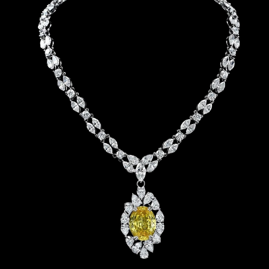 Luxury Oval Cut Yellow Gem 925 Silver Necklace: Size: Length 45 cm. Weight 35 g. Materials: 925 sterling silver, citrine, high carbon diamond. Condition: New. This stunning pendant necklace is expertly crafted from genuine 925 sterling silver and f