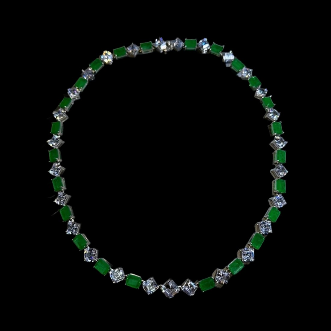 Luxury Green Gemstone 925 Sterling Silver Necklace: Size: Length 48 cm - Main Stone 7x7 mm - 6x8 mm - 8x8 mm. Weight 55-58 g. Materials: 925 sterling silver, emerald, high carbon diamond. Condition: New. This necklace, crafted from 925 sterling silver,