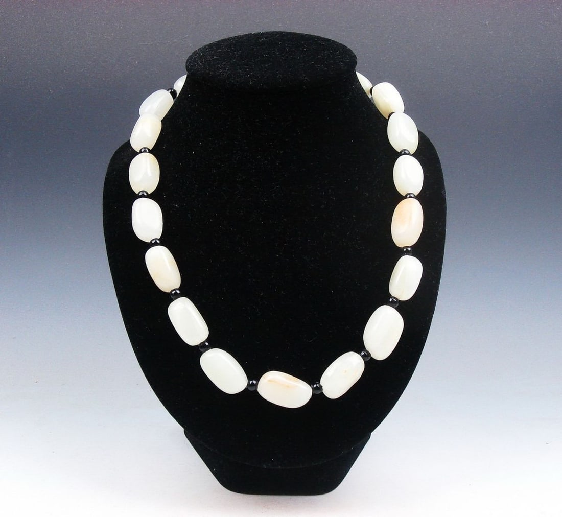 Traditional-Style Jade Bead Necklace Dark Spacers (1 of 5)