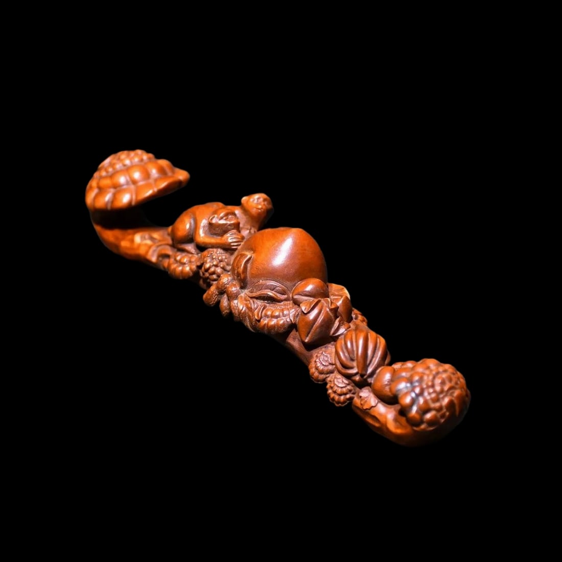 Old-Style Boxwood Hand-Carved Scepter Monkey Motif: Size: Length 11 cm - Height 3 cm - Width 3 cm. Weight 200 g. Materials: Boxwood. Condition: Looks like vintage. This vintage-style boxwood scepter is a masterful blend of artistic craftsmanship and cu