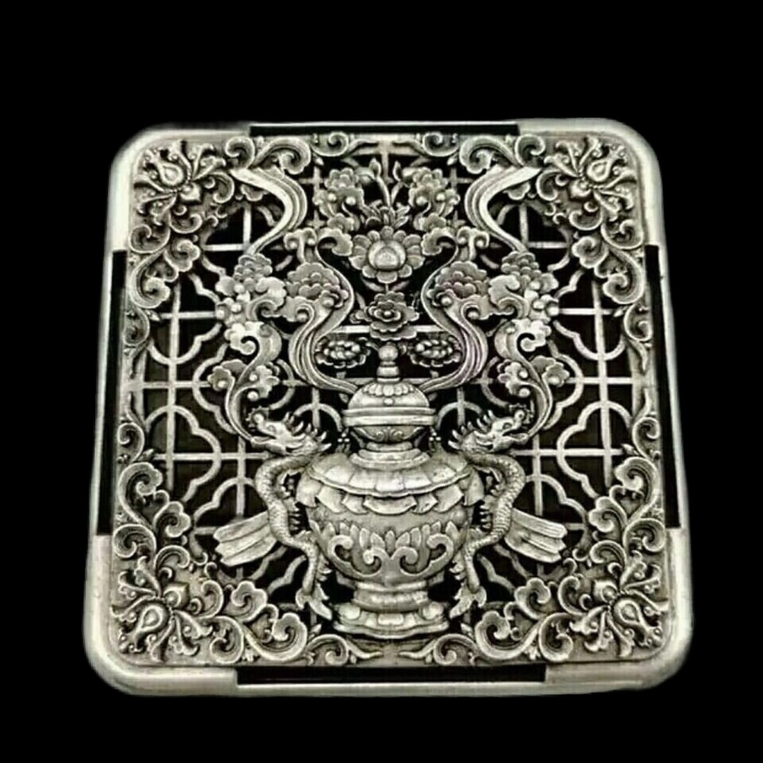 Retro-Style Tibetan Silver Dragon Lotus Wash Pot: Size: Height 2 cm - Length 8 cm - Width 8 cm. Weight 175 g. Materials: Tibetan silver (alloy of tin with copper or zinc). Condition: Resembles a retro aesthetic. Intricately crafted inkstone box in re