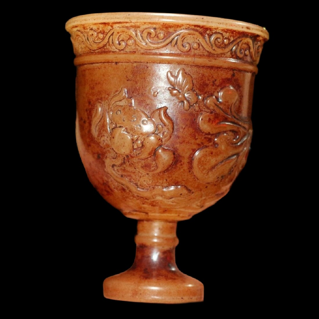 Hand-Carved Lotus Motif Vintage Asian Cup Goblet: Size: Height 6.5 cm - Width 8 cm. Weight 600 g. Materials: Jade. Condition: Looks like vintage. This antique-style Chinese cup is likely carved from warm honey-brown nephrite with natural patina. The 