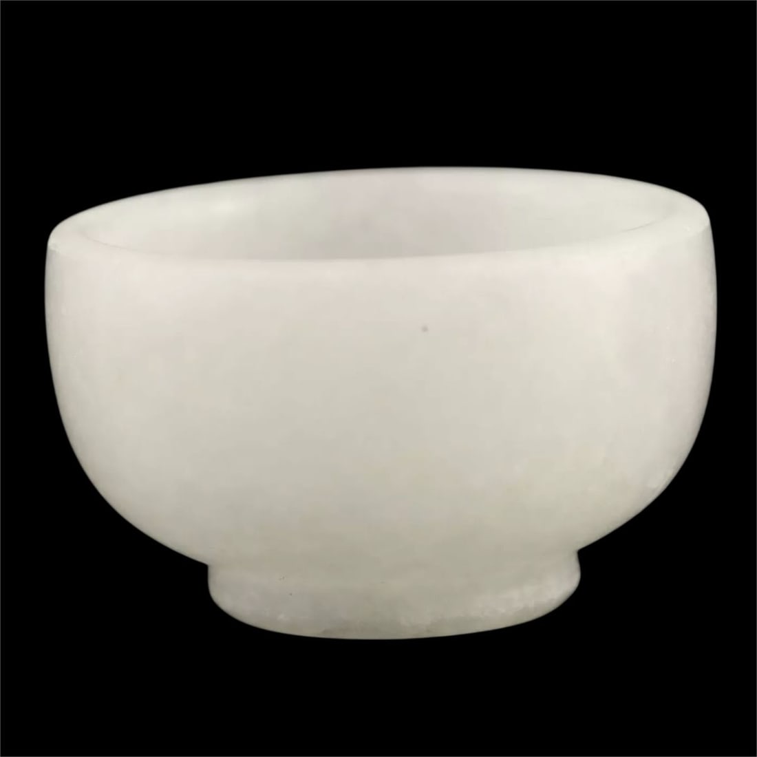 Retro-Inspired White Jade Stone Handmade Tea Cup: Size: Height 3.1 cm - Diameter 5.1 cm. Materials: Jade. Condition: Excellent. This retro-inspired tea cup is skillfully handcrafted from smooth, white jade stone, combining traditional artistry with e