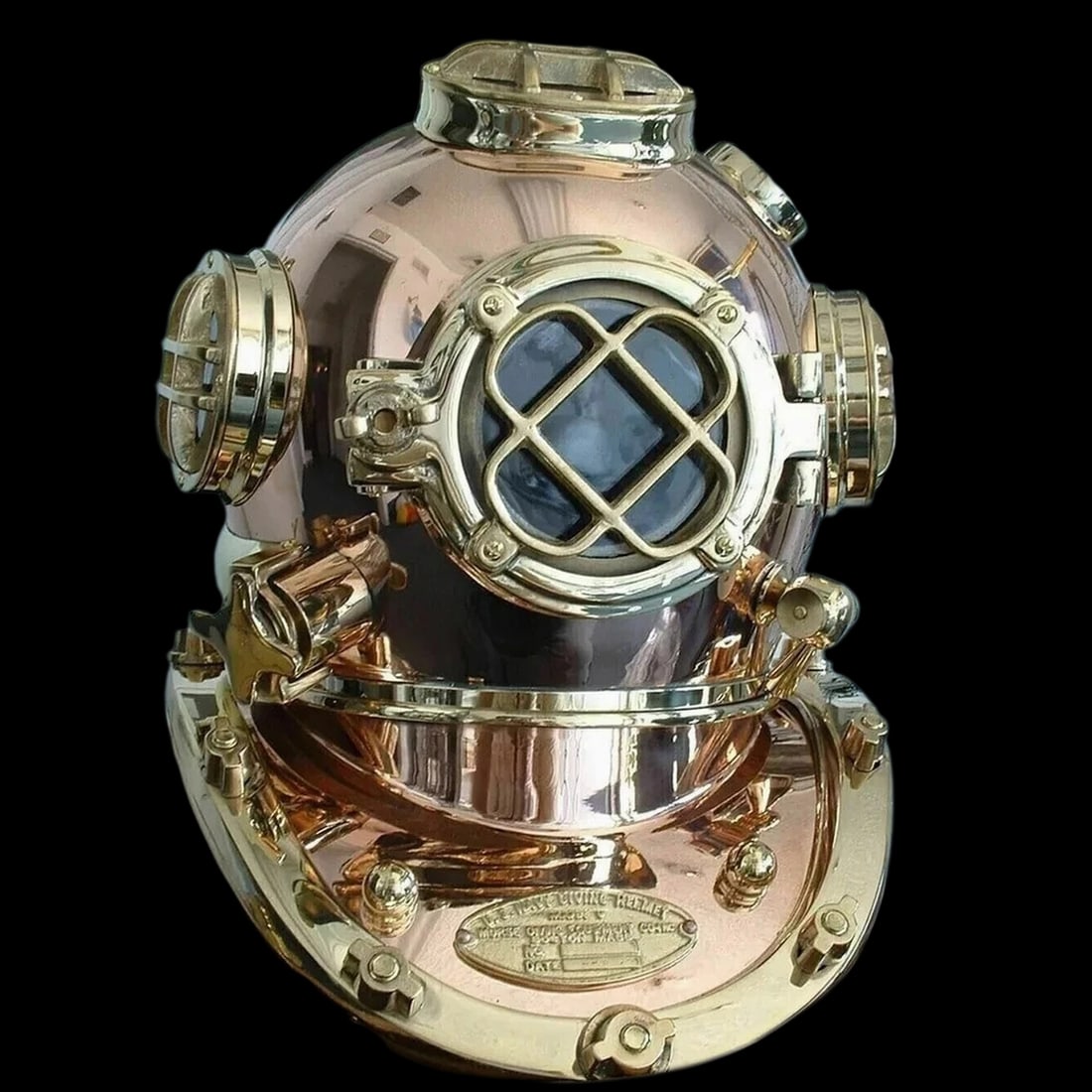 Historical Design Diving Helmet Full Size Replica: Size: Height 40 cm - Length 32 cm - Width 42 cm. Weight 7500 g. Materials: Solid Steel, Iron, Brass Condition: Excellent. This full-size replica of the historical diving helmet is a detailed