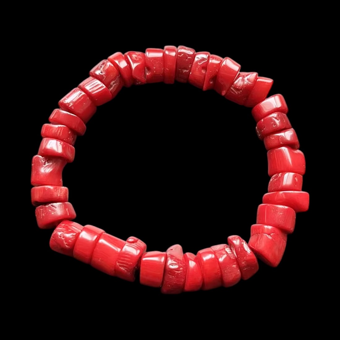 Classic-Style Natural Coral Handmade Bracelet: Size: Length 19 cm. Materials: Coral. Condition: Excellent. This bracelet is crafted from natural coral cylindrical beads with a rich red hue. The organic textures and subtle variations in color add