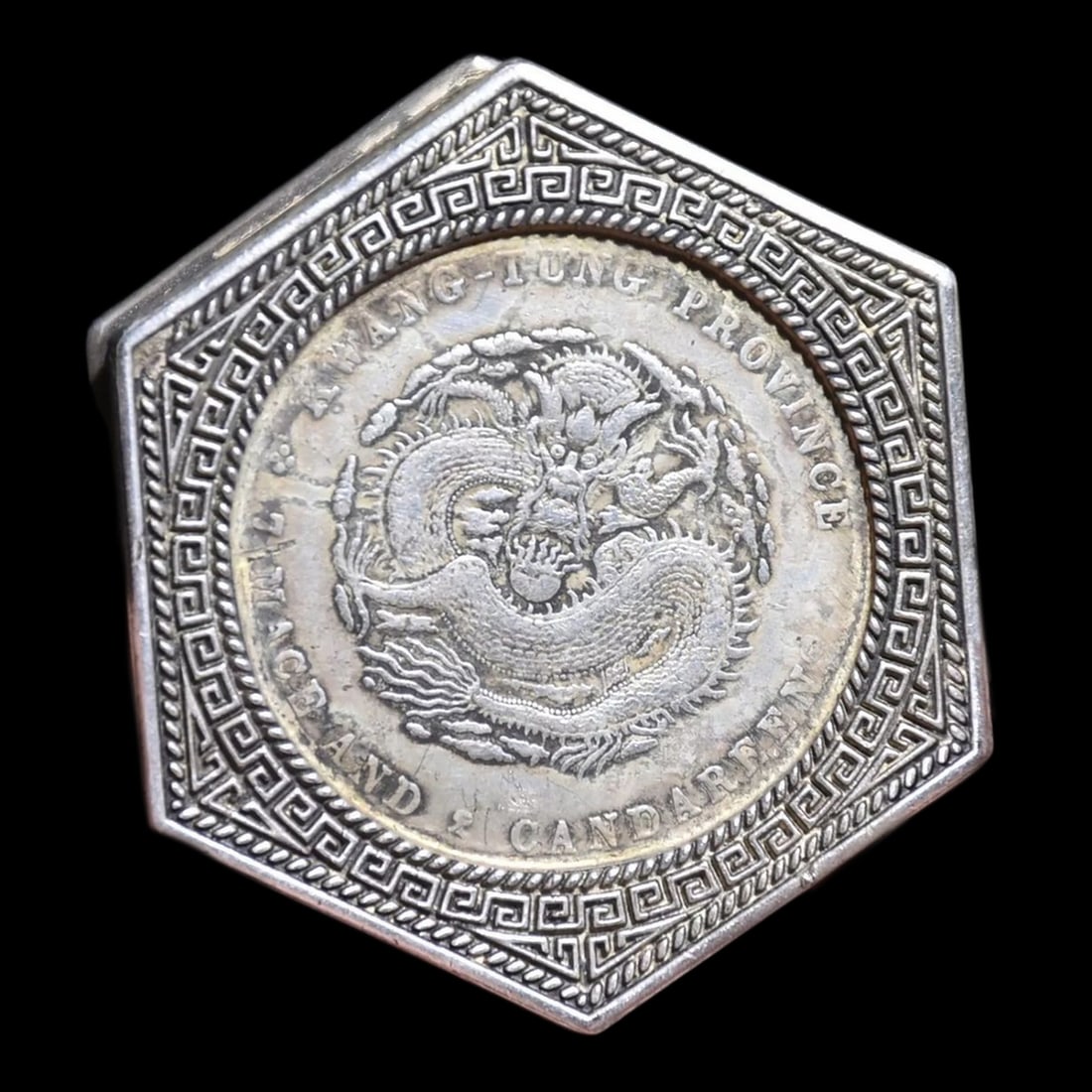 Old-Style Hexagonal Tibet Silver Engraved Ink Box: Size: Height 2.03 cm - Length 6.1 cm - Width 6.1 cm. Weight 0.5 kg (included the weight of packing materials). Materials: Tibetan silver (alloy of tin with copper or zinc). Condition: Resembles a retr