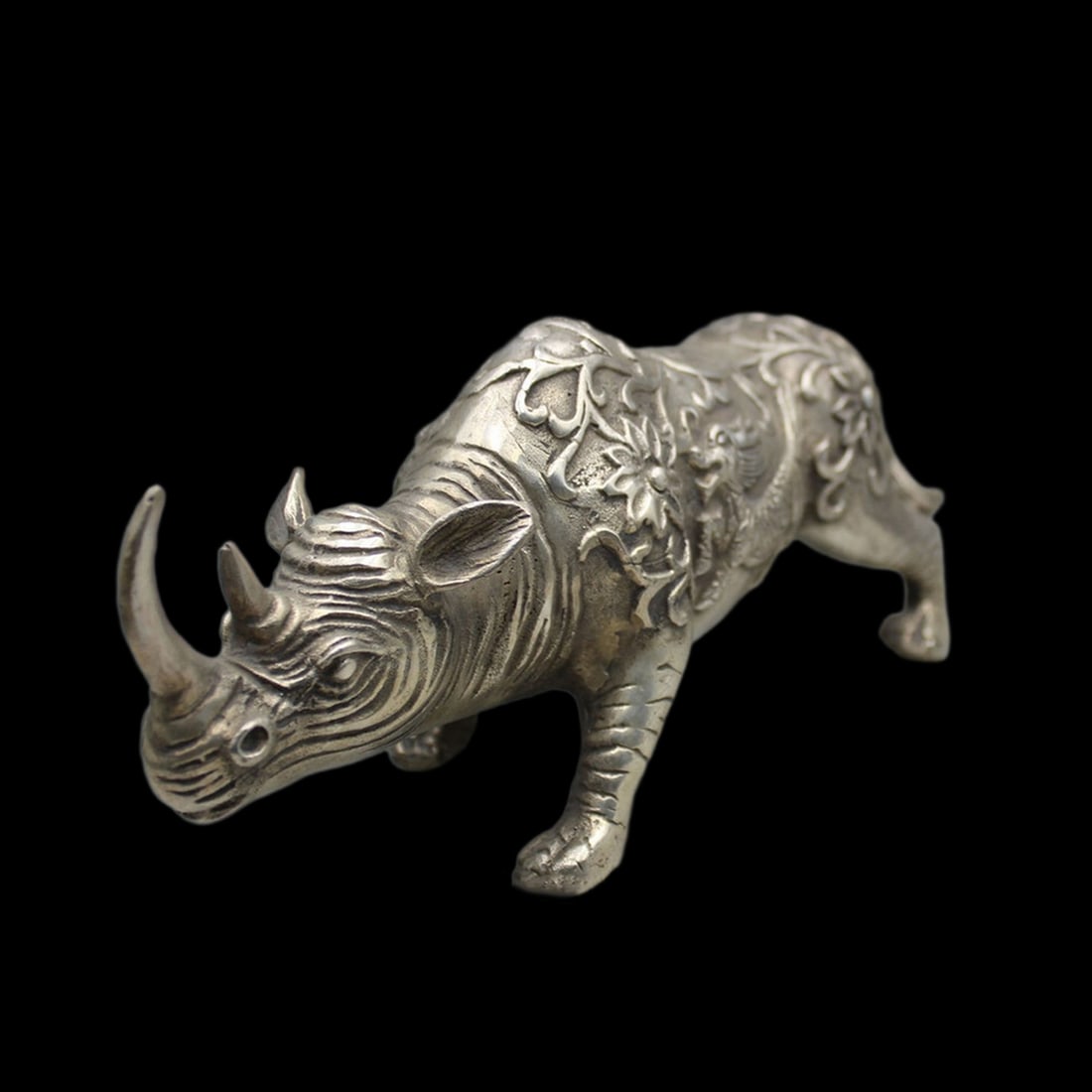 Collectible Figurine Rhino Floral Pattern Statue: Size: Height 10.7 cm - Length 23 cm - Width 6.1 cm. Weight 1000 g. Materials: Tibetan silver (alloy of tin with copper or zinc). Condition: Looks like vintage. This hand-carved statue is crafted from