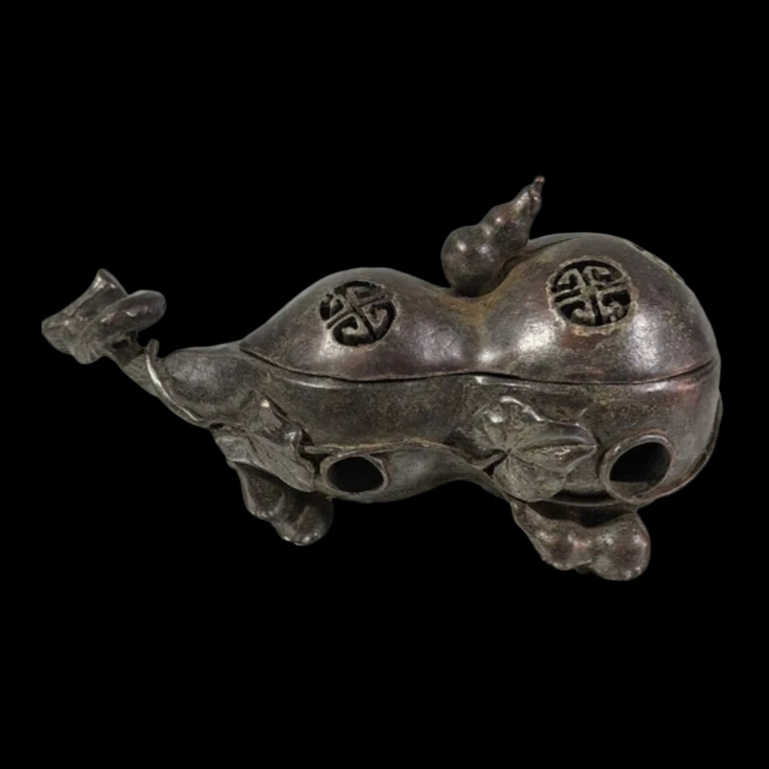 Antique Style Bronzed Calabash Burner Incense: Size: Height 8 cm - Width 12.5 cm. Weight 594 g. Materials: Copper. Condition: Resembles a retro aesthetic. This unique smoking burner is expertly cast in the shape of a traditional calabash (hulu), a