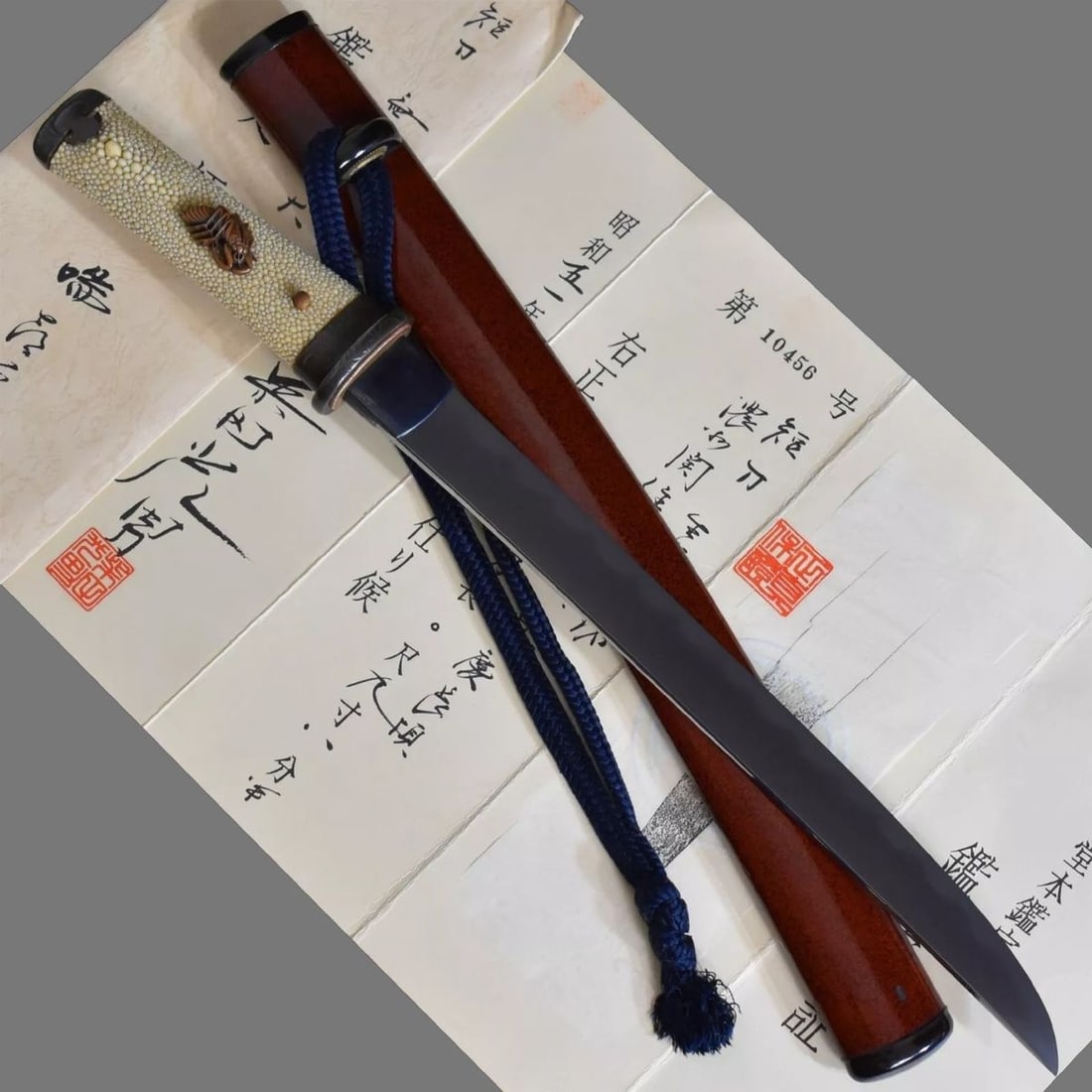 Retro Japanese Tamahagane Steel Blade Mumei Tanto: Size: Blade Length 29.9 cm - Curvature 0.2 cm - Total Length 54 cm. Blade Weight 179 g. Total Weight 477 g. Materials: Tamahagane steel. Condition: Excellent (normal signs of wear). This antique