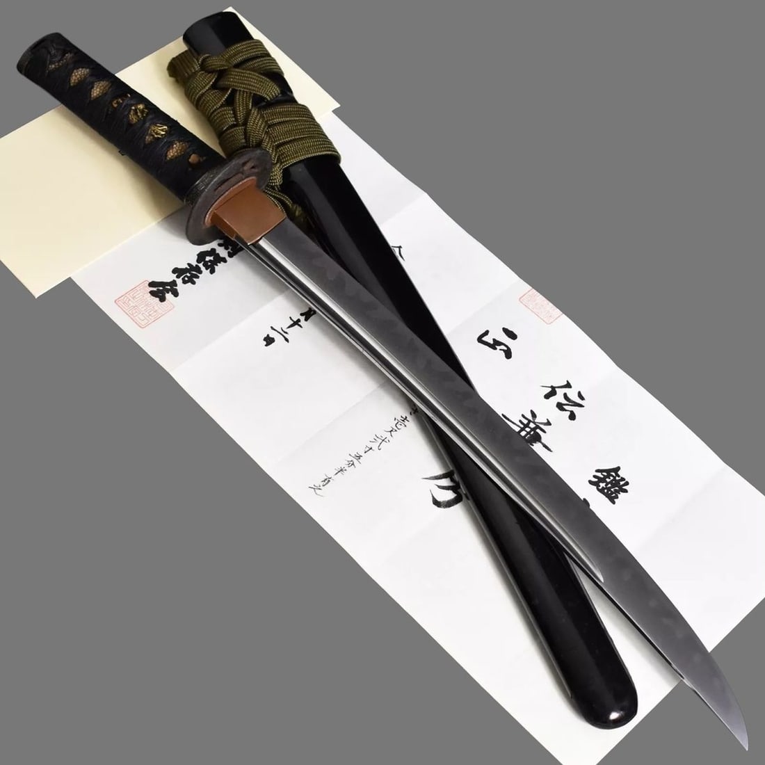 Japanese Unique Weapon Wakizashi Mumei Katana: Size: Blade Length 38 cm - Curvature 0.7 cm - Total Length 63 cm. Blade Weight 255 g. Total Weight 587 g. Materials: Tamahagane steel. Condition: Excellent (normal signs of wear). This antique