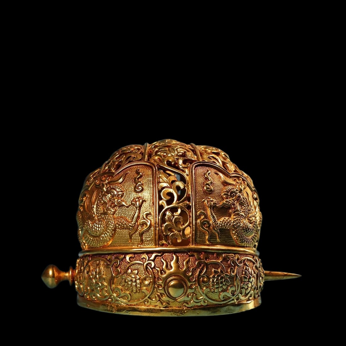Ornate Dome-Shaped Bronze Hair Accessory Flaming Sun Motif: Size: Height 7.5 cm - Length 10 cm - Width 10 cm. Weight 600 g. Materials: Bronze Condition: Excellent This ornate crown is meticulously crafted with a radiant golden finish, showcasing exceptional op