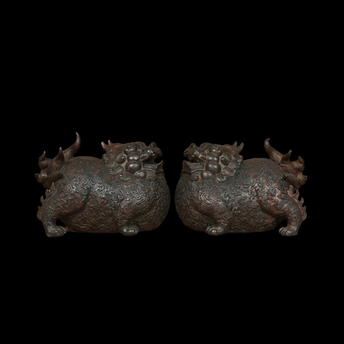 Vintage Bronze Carving Feng Shui Dragon Unicorn Beast Statue Pair: Size: Height 12 cm - Length 16 cm - Width 11 cm. Weight 4 kg. Materials: Bronze Condition: Excellent This pair of statues depicts mythical dragon-like beasts characterized by intricate detailing and t