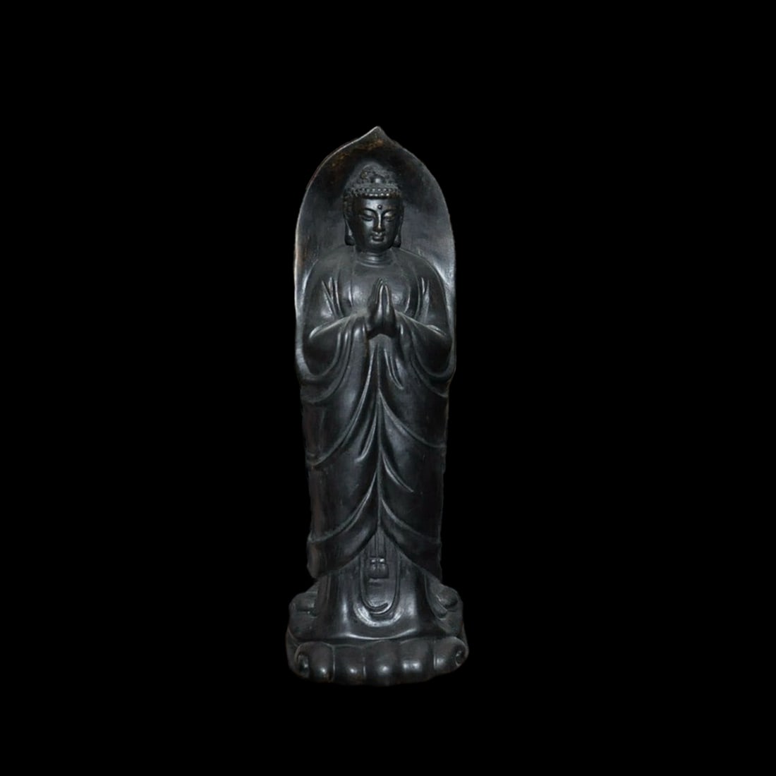 Vintage Wood Carved Shakyamuni Buddha Statue Religious Figure Sculpture: Size: Height 38 cm - Length 13.5 cm - Width 10.5 cm. Weight 2.9 kg. Materials: Wood Condition: Excellent This statue depicts the Buddha Shakyamuni, characterized by refined wood carving techniques. Th