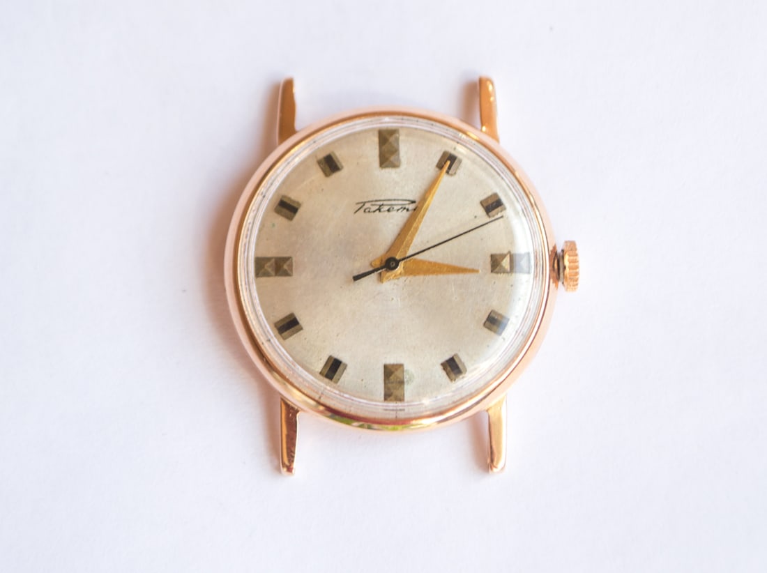 Retro 14K 583 Gold USSR Watch "Raketa" Mechanical Soviet Timepiece: This vintage 14K gold "Rocket" watch was made in USSR Weight: 20,8 grams\ Weight of gold: approx. 13-15 gr. Case Material: 14K/583 gold Condition: Good used condition Gender: Universal This vintage 14