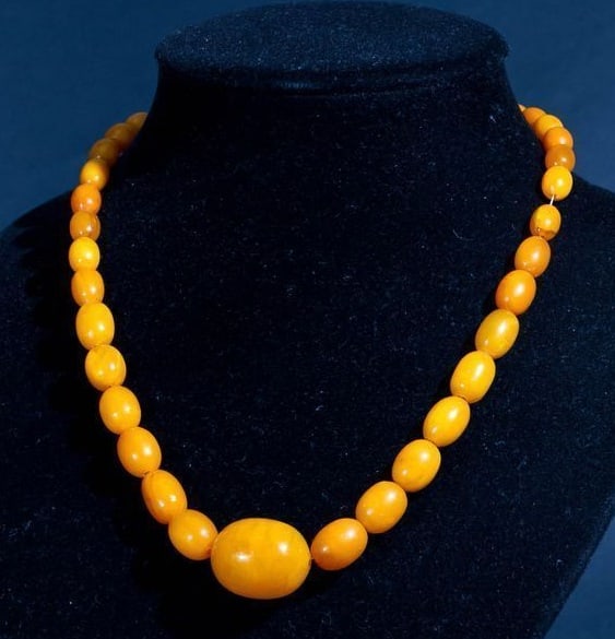 Antique Butterscotch Egg Yolk Necklace Natural Baltic Amber Vintage: Vintage necklace made from 100% natural Baltic amber butterscotch egg yolk color, weighing 31g, with a timeless design that showcases the enduring elegance of genuine amber. Weight: 31 grams (1.09 oz)