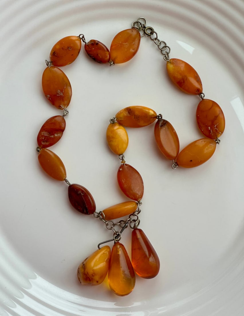 Vintage Natural Baltik Amber Necklace with Yellow Beads: Vintage Baltic Amber Necklace Crafted from 100% Natural Amber Beads Weight: 41 grams (2.22 oz) Bead Size: 17-33 mm Length: 580 mm Stone: 100% Natural Baltic Amber Treatment: None Condition: As shown i