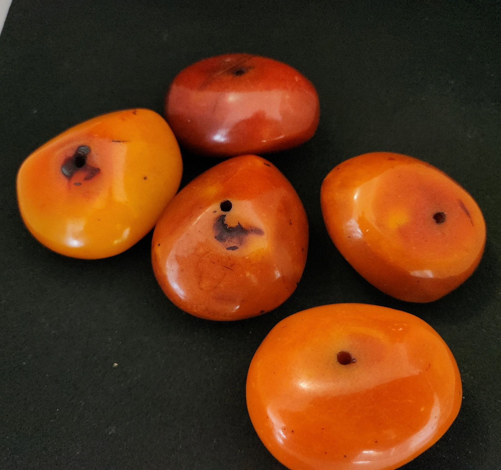 5 yellow bakelite or amber beads buttersotch vintage (1 of 9)