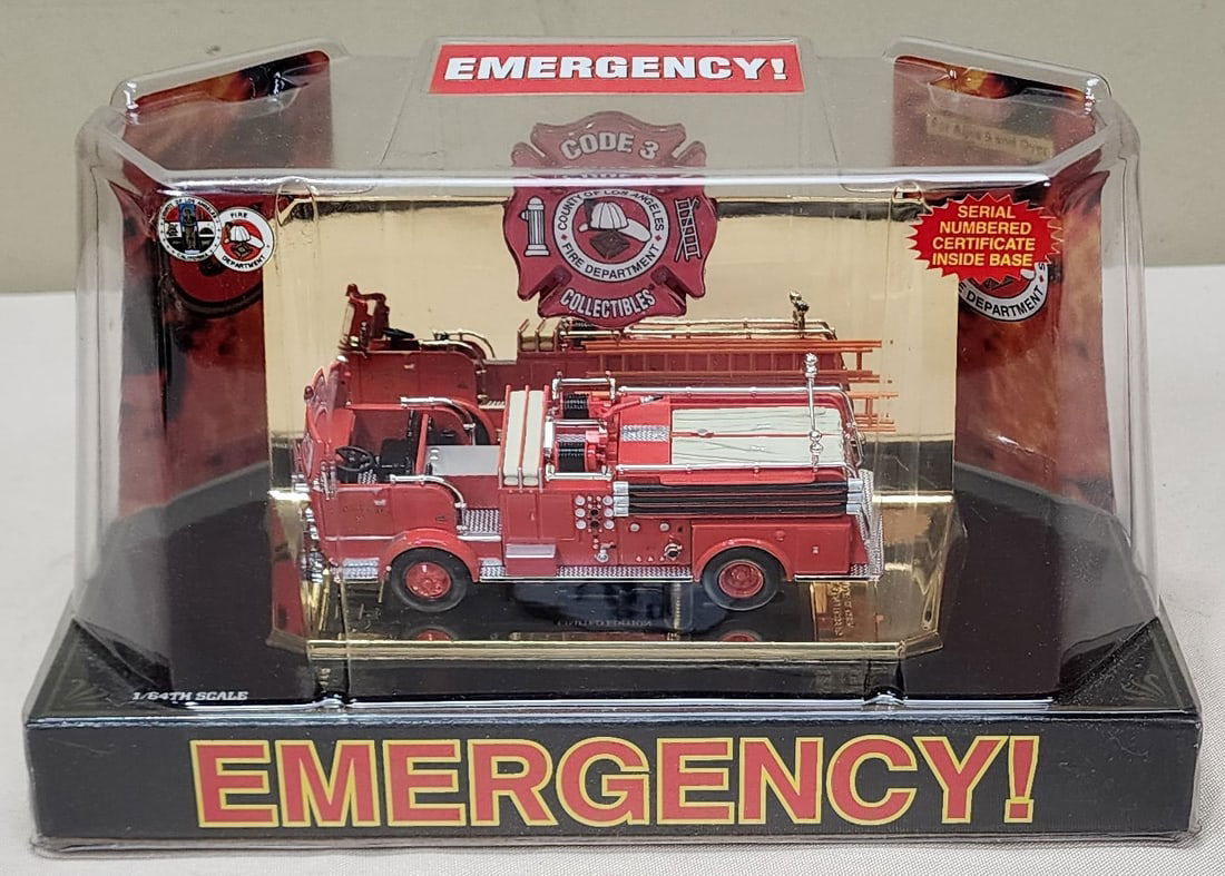 EMERGENCY! Squad 51 Code 3 Fire Truck Crown Fire Coach (1 of 5)