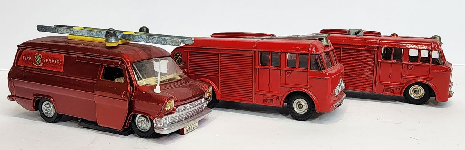 Dinky Transit Van 259 Fire Engine (1 of 2)