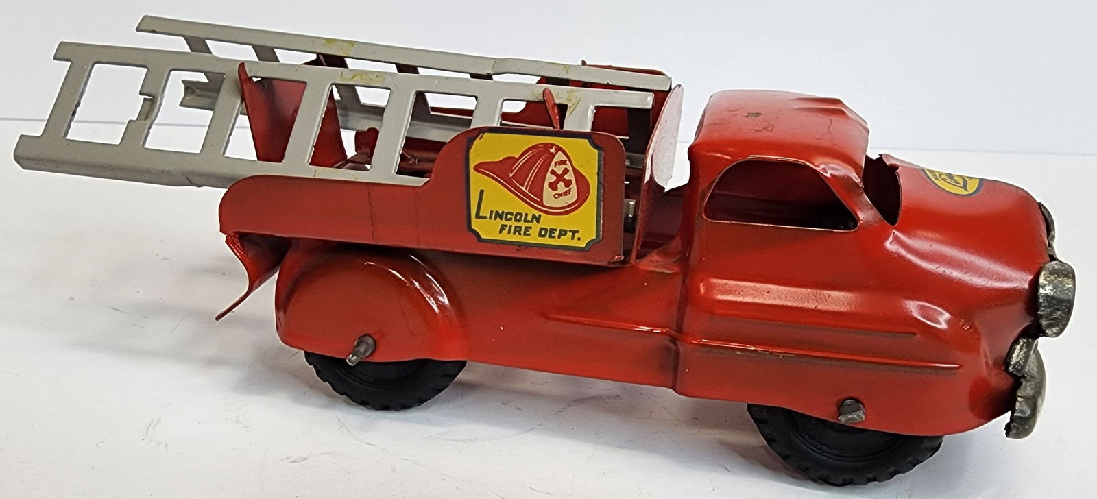Lincoln Tin fire truck (1 of 3)
