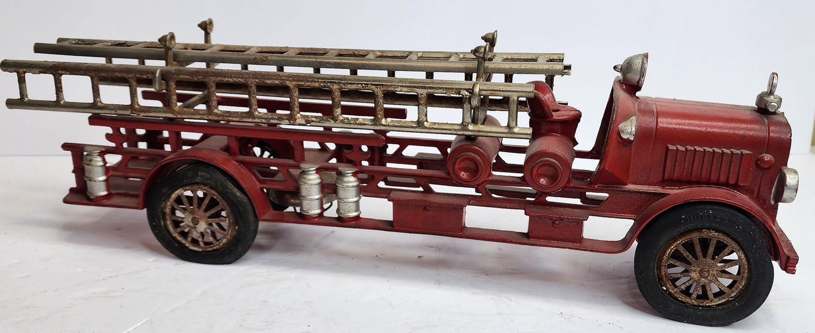 Hubley Cast Iron Fire Ladder Wagon (1 of 6)