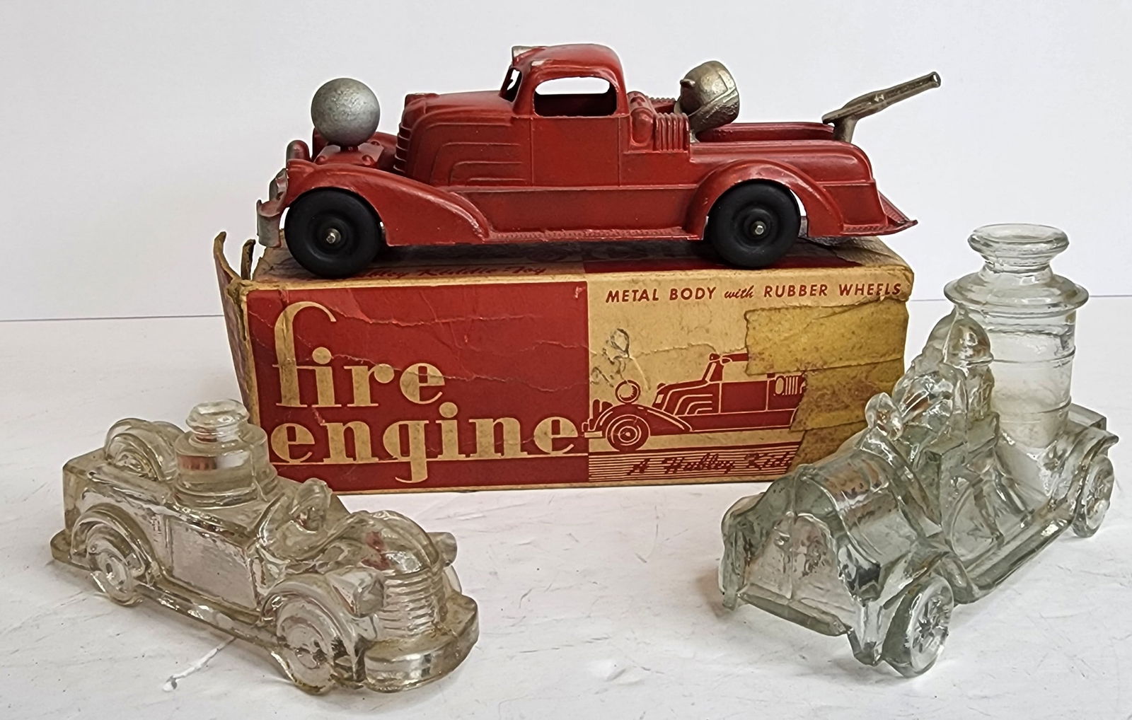 Hubley Ahrens Fox in Box w/ Glass Candy Containers (1 of 3)