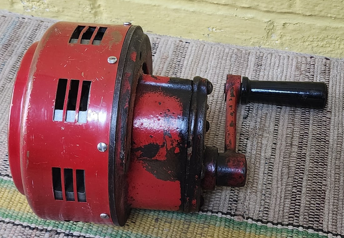 Sterling Hand Crank Fire Siren: Model H Sterling hand crank fire siren in as found condition. Needs repairs