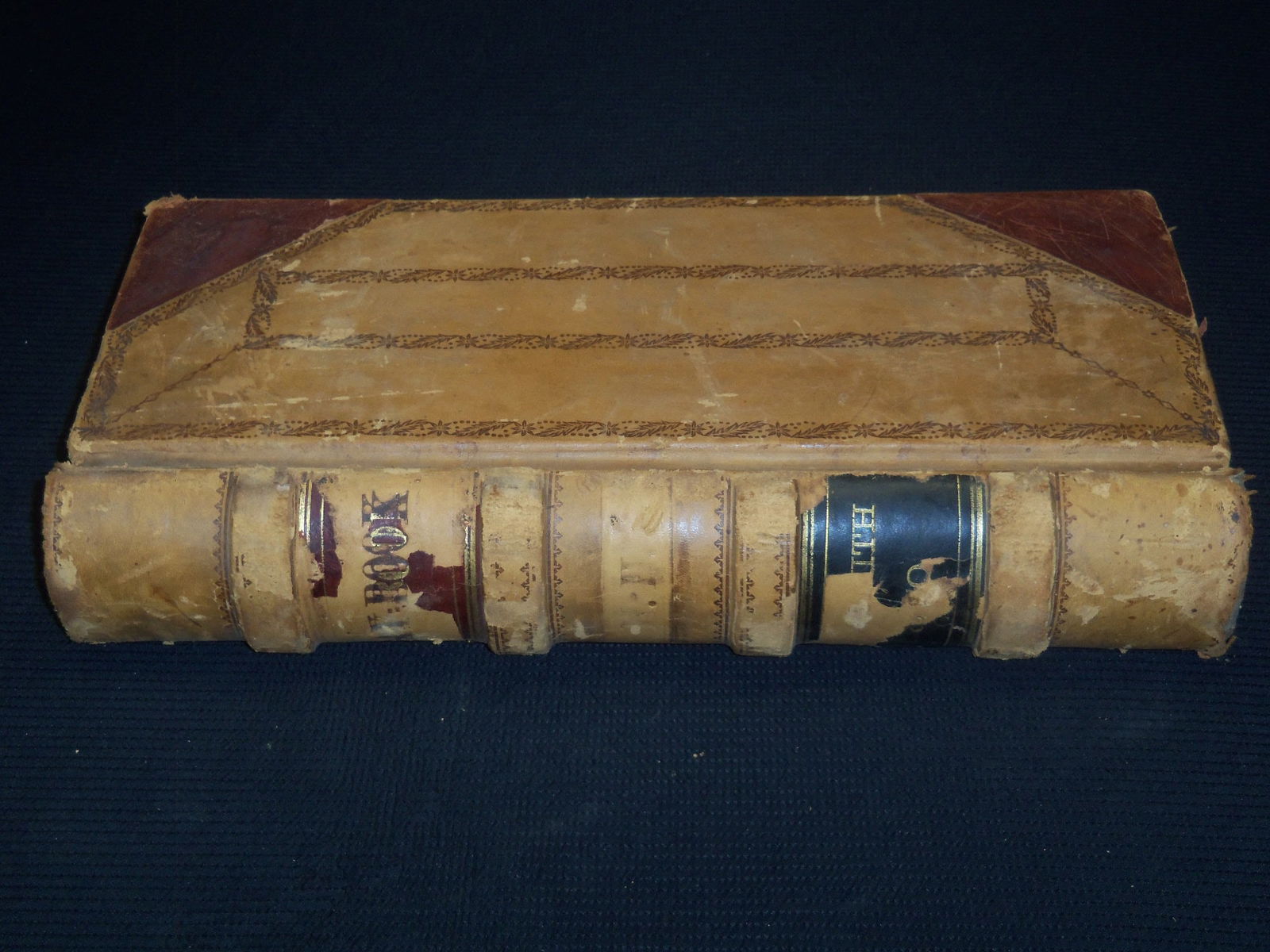 1901-1902 OLD LEDGER BOOK: An old ledger book with entries from 1901-1902. There are a total of 868 pages.