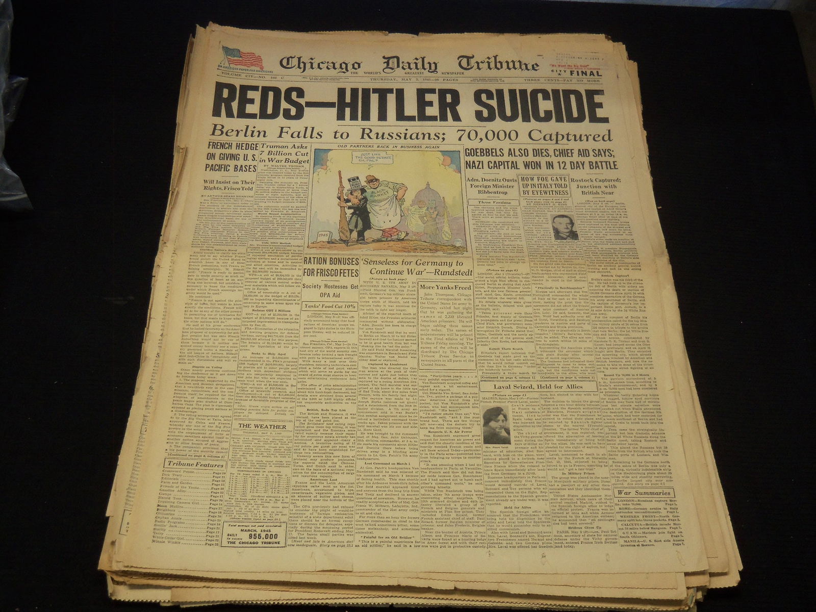 WWII NEWSPAPER HEADLINES - CHICAGO NEWSPAPERS - 80+ PIECES (1 of 7)