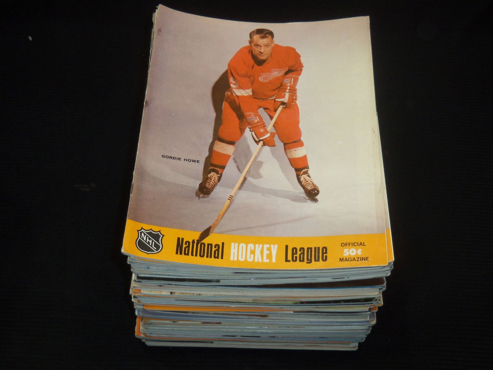 NATIONAL HOCKEY LEAGUE PROGRAMS - 64 PIECES (1 of 4)