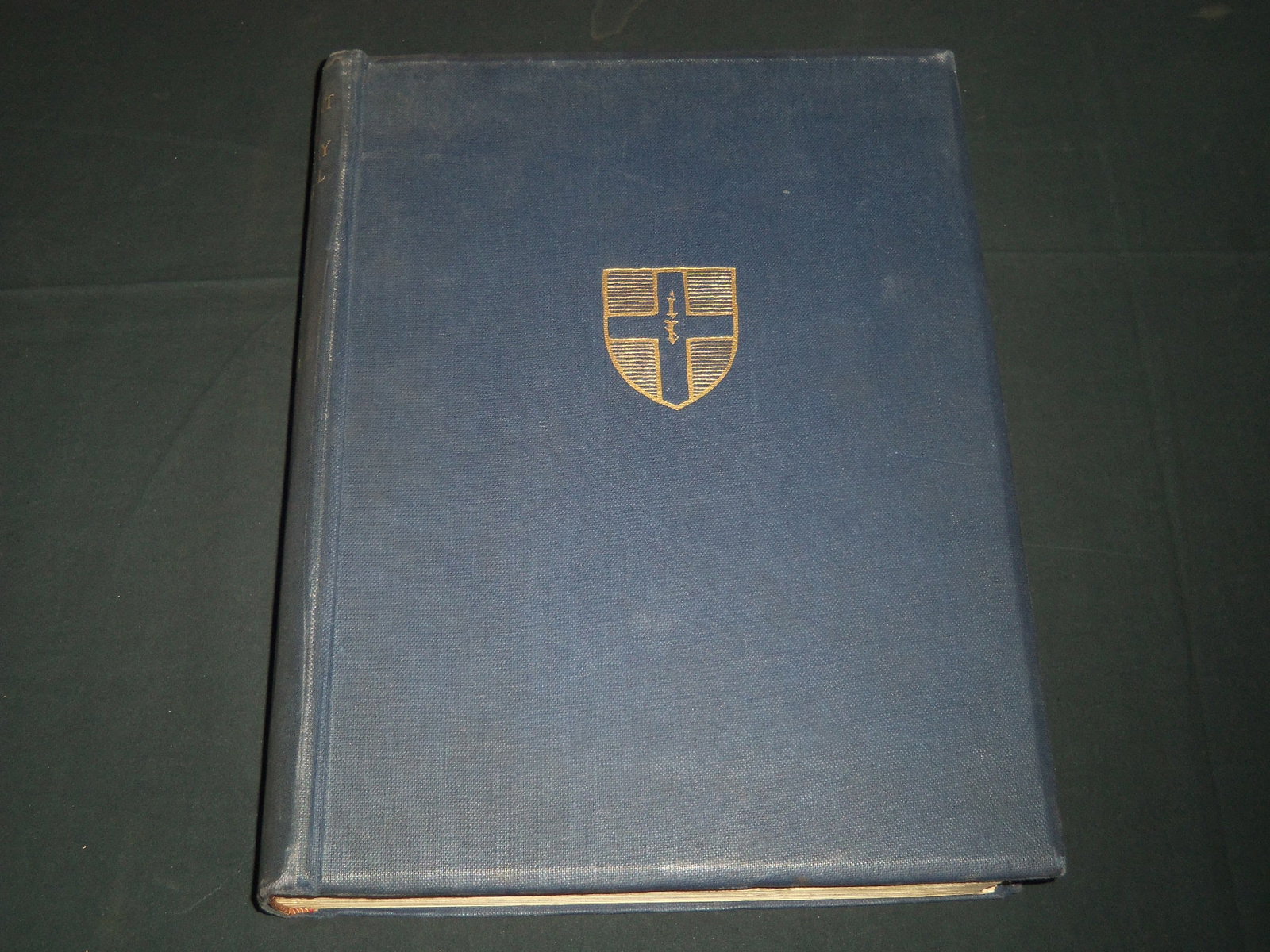 1949 THE ANCIENT GLASS OF CANTERBURY CATHEDRAL VOLUME BY BERNARD RACKHAM: This is a volume titled, "The Ancient Glass of Canterbury Cathedral". This is from 1949 featuring nice plates inside. There are a total of 80 plates and 194 pages of text. The volume is in overall fai