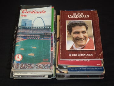 ASSORTED SPORT MEDIA GUIDES LOT - 19 PIECES - BASEBALL - FOOTBALL