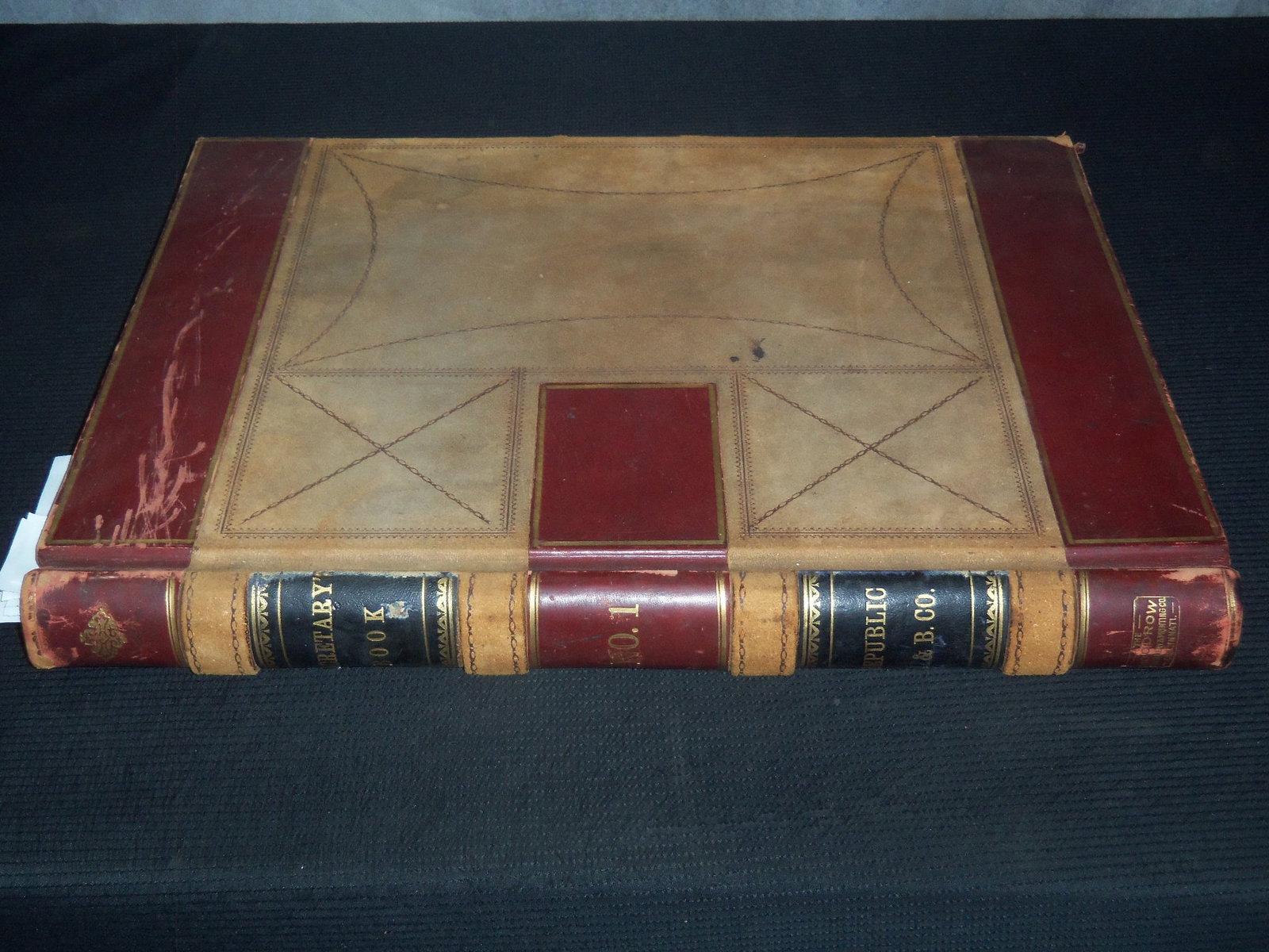 1904-1908 REPUBLIC LOAN & BUILDING COMPANY OF CINCINNATI LEDGER BOOK - OHIO: An old Republic Loan & Building Company of Cincinnati ledger book with entries from 1904-1908.