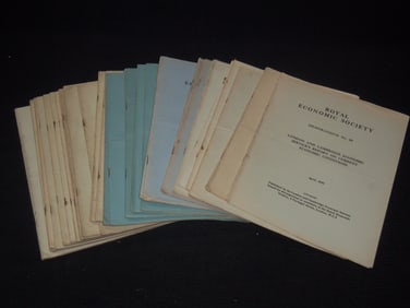 1937-1946 ROYAL ECONOMIC SOCIETY MEMORANDUM MAGAZINE LOT OF 32 ISSUES