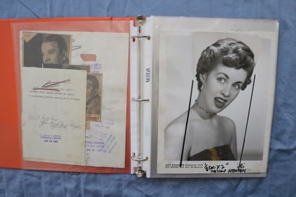 MUSIC ORIGINAL NEWS PHOTOS BOOK - 49 PHOTOS