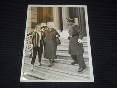 1958 LADY AND SARAH CHURCHILL WIRE PHOTO - 6 1/2" x 8 1/2"