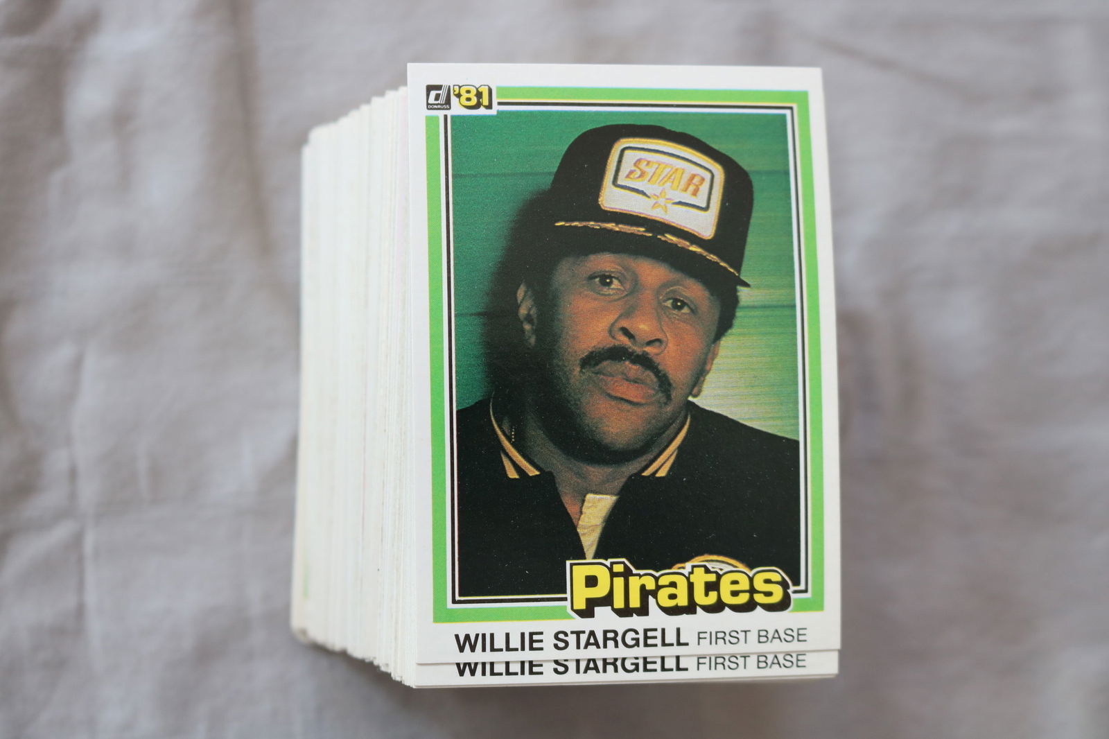 WILLIE STARGELL 1981 DONRUSS BASEBALL CARDS - CARD #132 - NEAR MINT TO MINT CONDITION - LOT OF 166: This is a lot of 166 1981 Willie Stargell Donruss, card number 132, baseball cards. The cards are in near mint to mint condition.