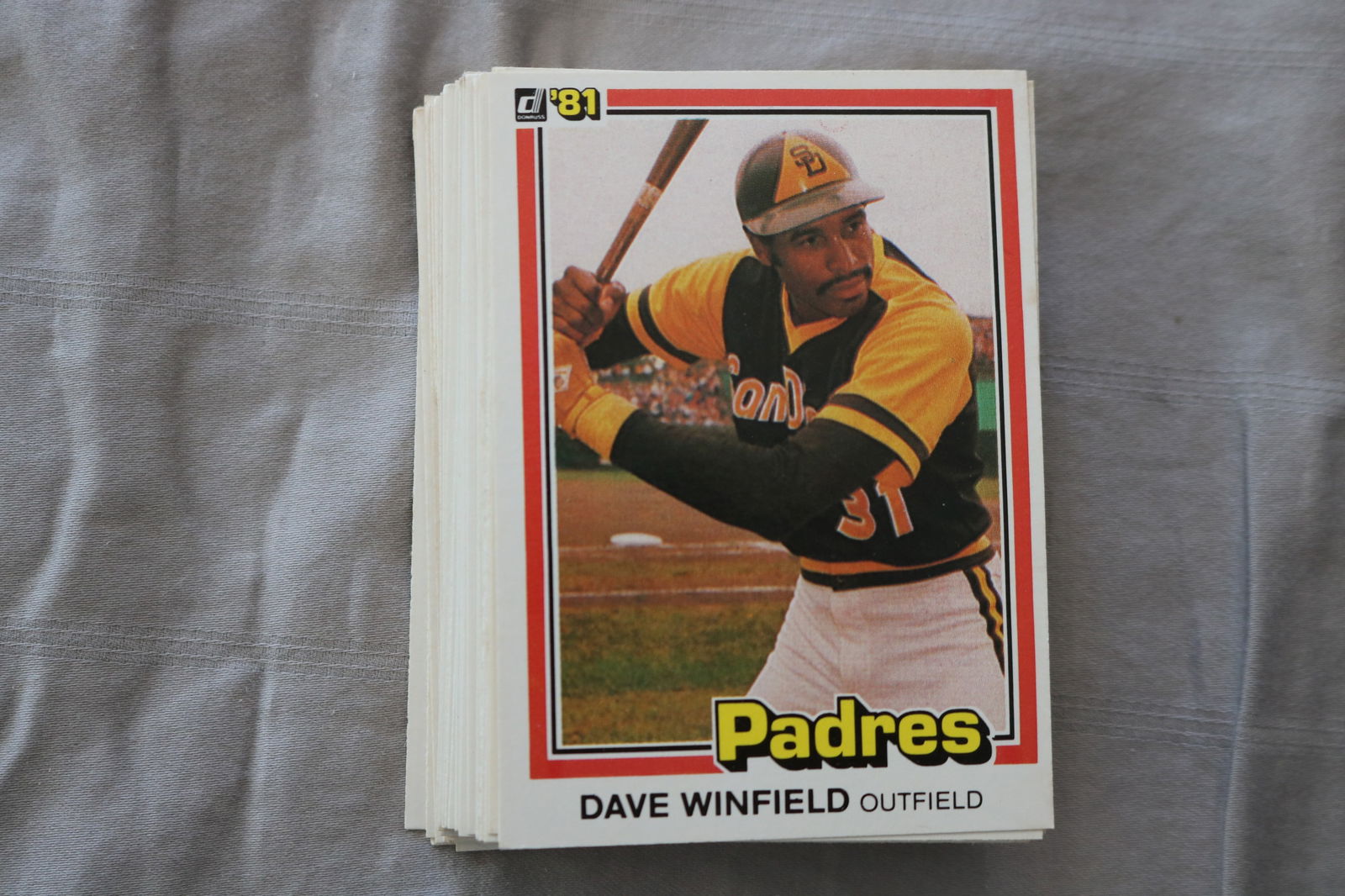 DAVE WINFIELD 1981 DONRUSS BASEBALL CARDS - CARD #364 - NEAR MINT TO MINT CONDITION - LOT OF 48: This is a lot of 48 1981 Dave Winfield Donruss, card number 364, baseball cards. The cards are in near mint to mint condition.