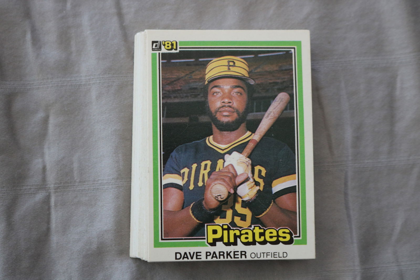 DAVE PARKER 1981 DONRUSS BASEBALL CARDS - CARD #136 - NEAR MINT TO MINT CONDITION - LOT OF 34: This is a lot of 34 1981 Dave Parker Donruss, card number 136, baseball cards. The cards are in near mint to mint condition.