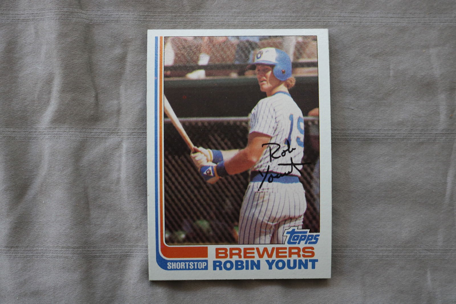 ROBIN YOUNT 1982 TOPPS BASEBALL CARDS - CARD #435 - NEAR MINT TO MINT CONDITION - LOT OF 8 (1 of 4)