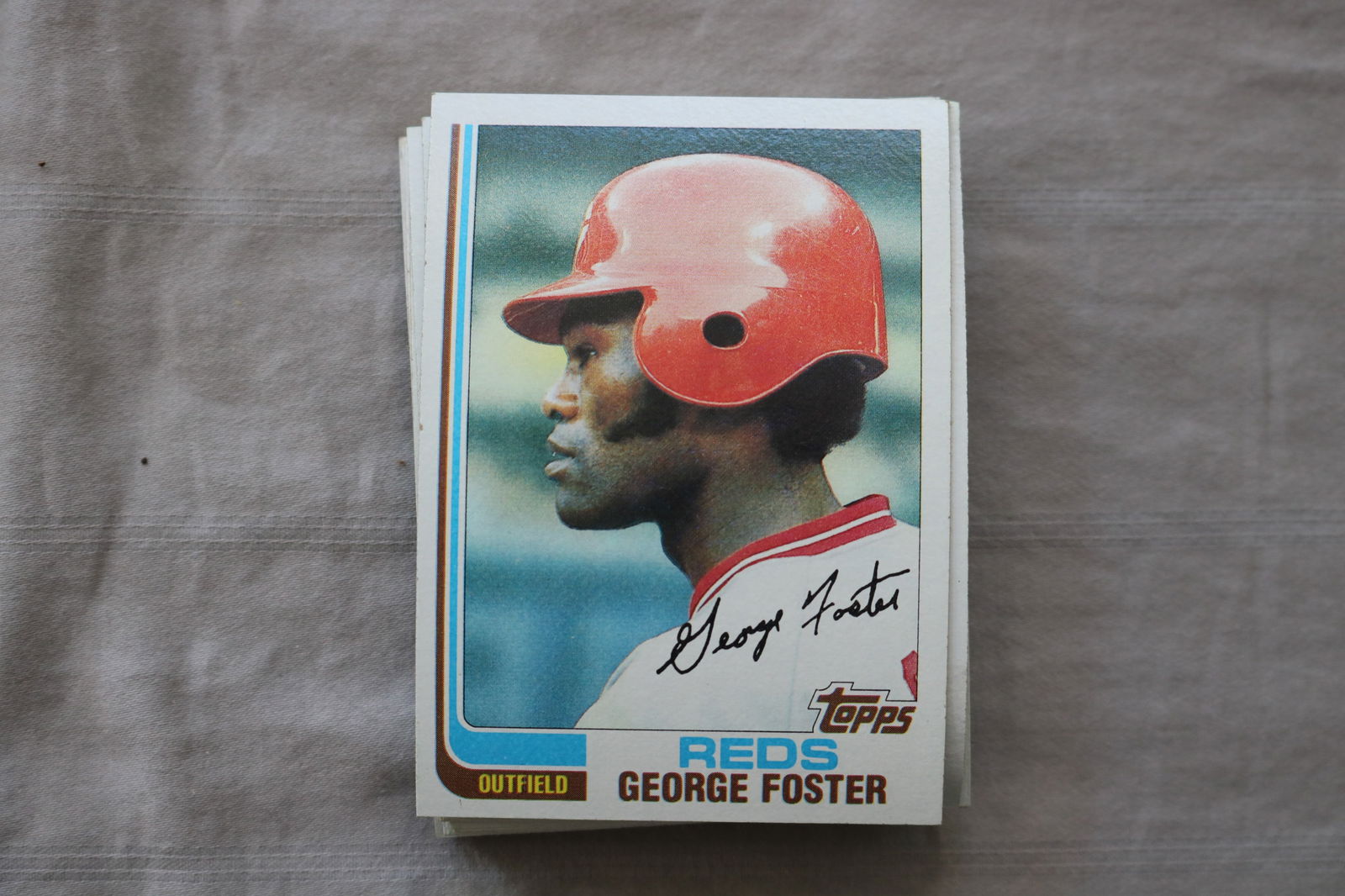GEORGE FOSTER 1982 TOPPS BASEBALL CARDS - CARD #700 - NEAR MINT TO MINT CONDITION - LOT OF 23: This is a lot of 23 George Foster 1982 Topps, card number 700, baseball cards. The cards are in near mint to mint condition.
