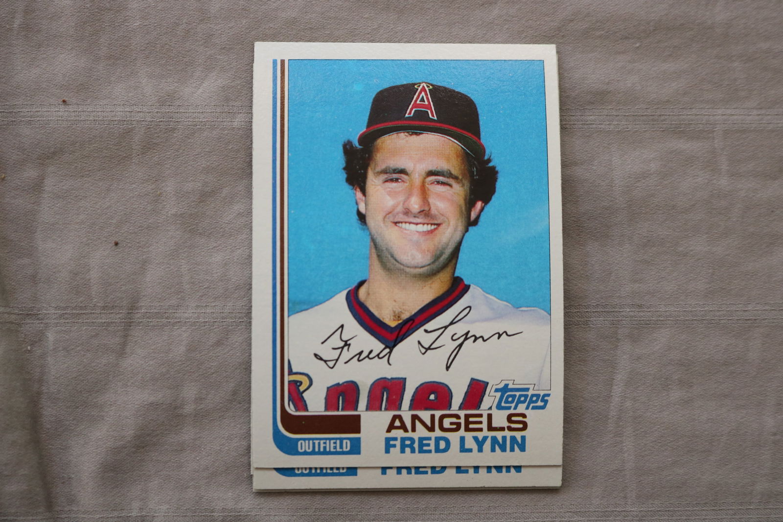 FRED LYNN 1982 TOPPS BASEBALL CARDS - CARD #251 - NEAR MINT TO MINT CONDITION - LOT OF 4: This is a lot of 4 Fred Lynn 1982 Topps, card number 251, baseball cards. The cards are in near mint to mint condition.