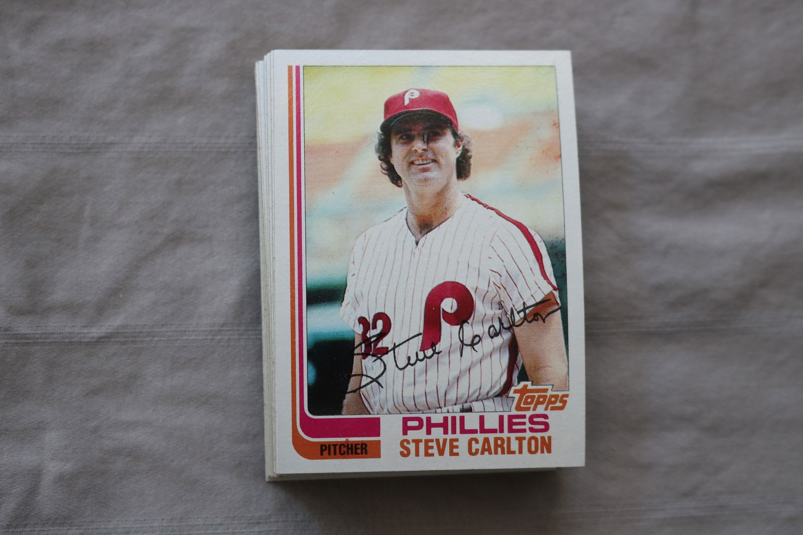 STEVE CARLTON 1982 TOPPS BASEBALL CARDS - CARD #480 - NEAR MINT TO MINT CONDITION - LOT OF 37: This is a lot of 37 Steve Carlton 1982 Topps, card number 480, baseball cards. The cards are in near mint to mint condition.