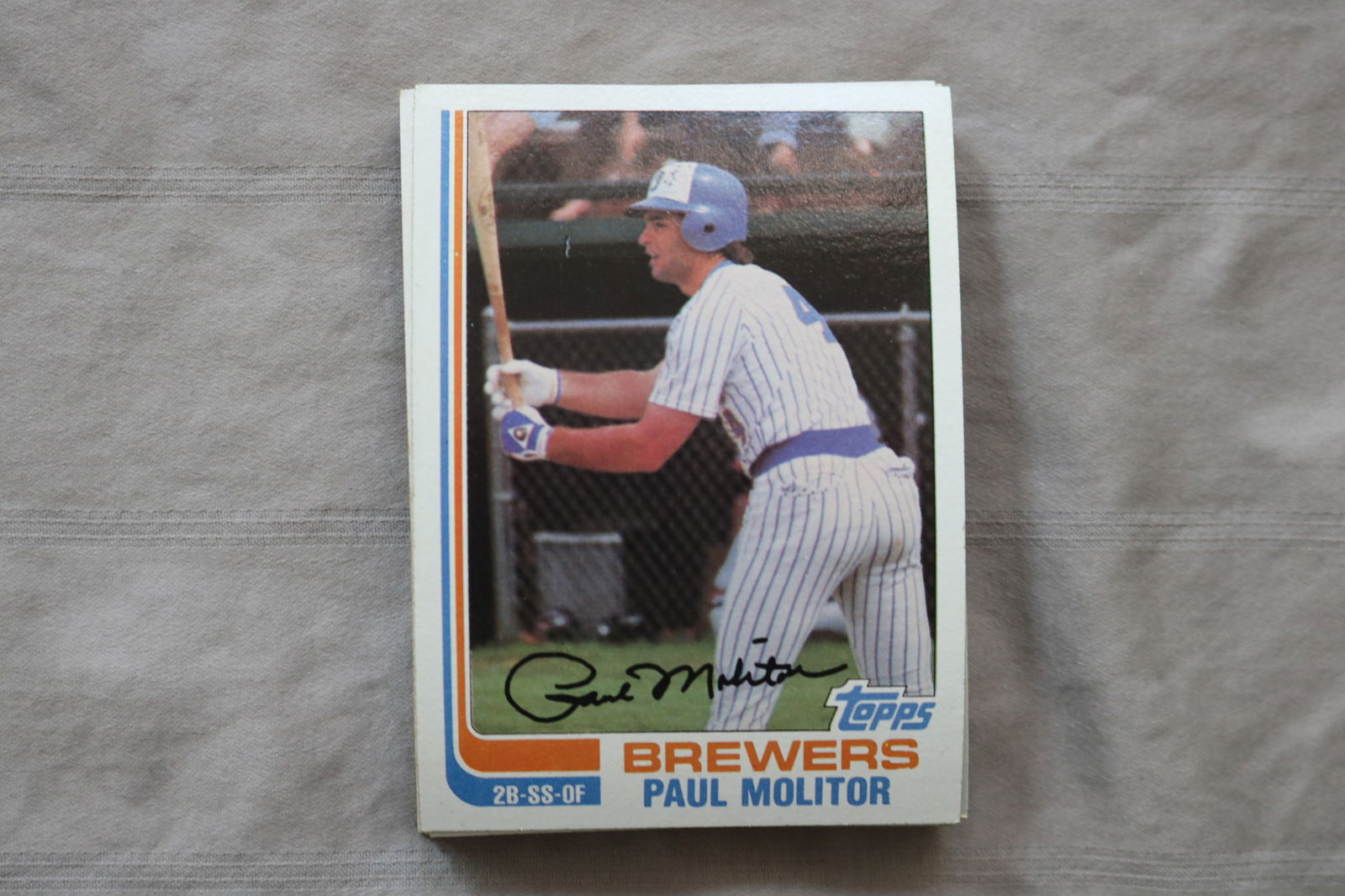 PAUL MOLITOR 1982 TOPPS BASEBALL CARDS - CARD #195 - NEAR MINT TO MINT CONDITION - LOT OF 21: This is a lot of 21 Paul Molitor 1982 Topps, card number 195, baseball cards. The cards are in near mint to mint condition.