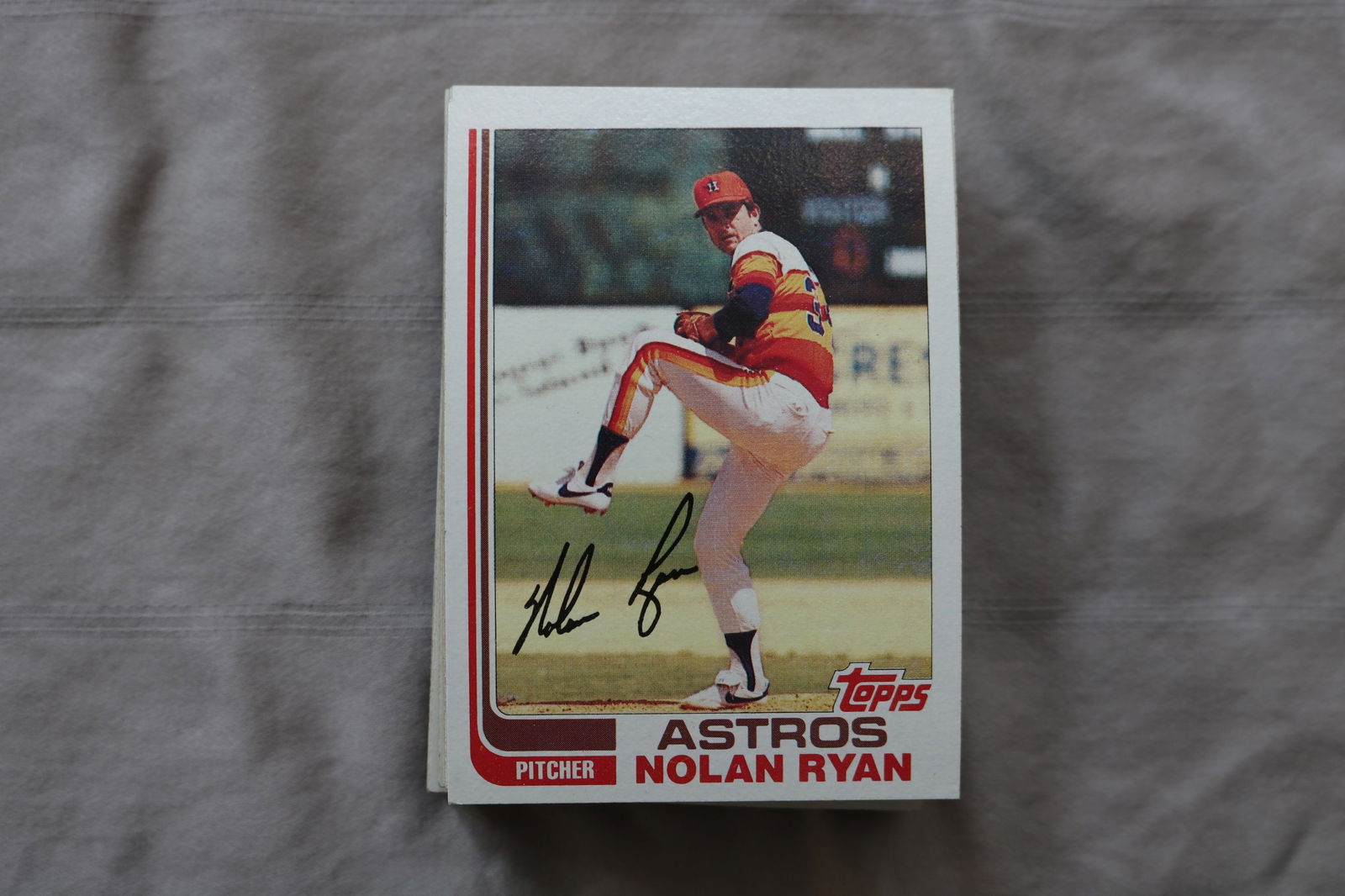 NOLAN RYAN 1982 TOPPS BASEBALL CARDS - CARD #90 - NEAR MINT TO MINT CONDITION - LOT OF 43: This is a lot of 43 Nolan Ryan 1982 Topps, card number 90, baseball cards. The cards are in near mint to mint condition.