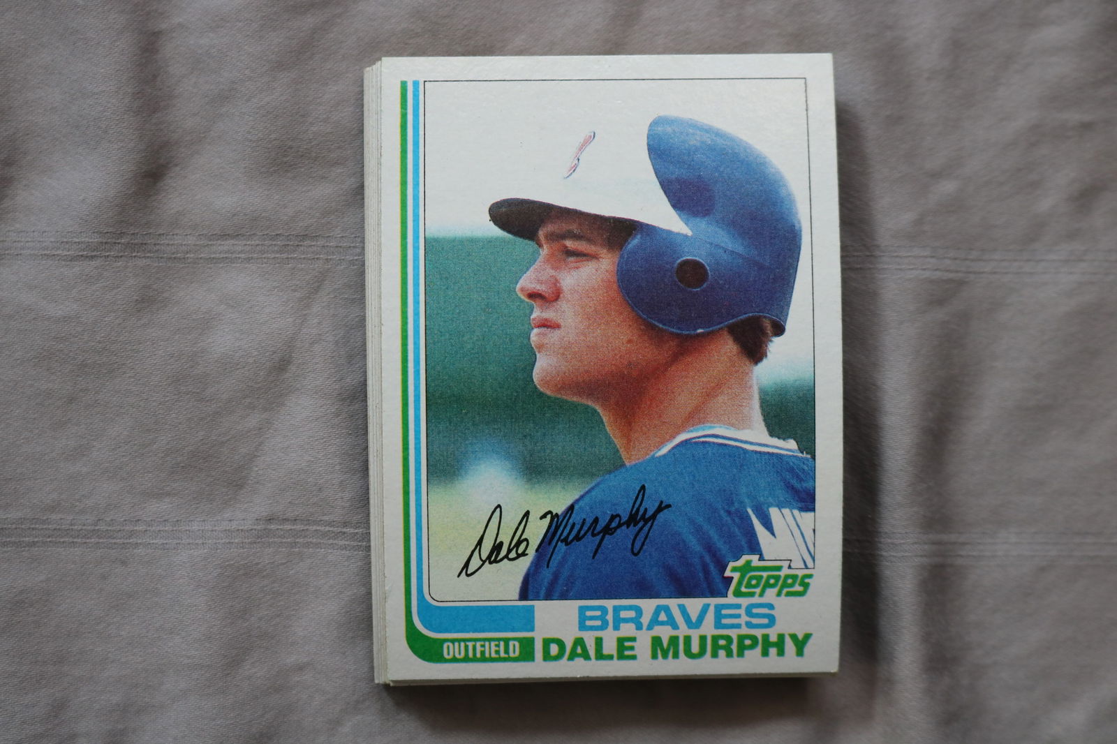 DALE MURPHY 1982 TOPPS BASEBALL CARDS - CARD #668 - NEAR MINT TO MINT CONDITION - LOT OF 21: This is a lot of 21 Dale Murphy 1982 Topps, card number 668, baseball cards. The cards are in near mint to mint condition.