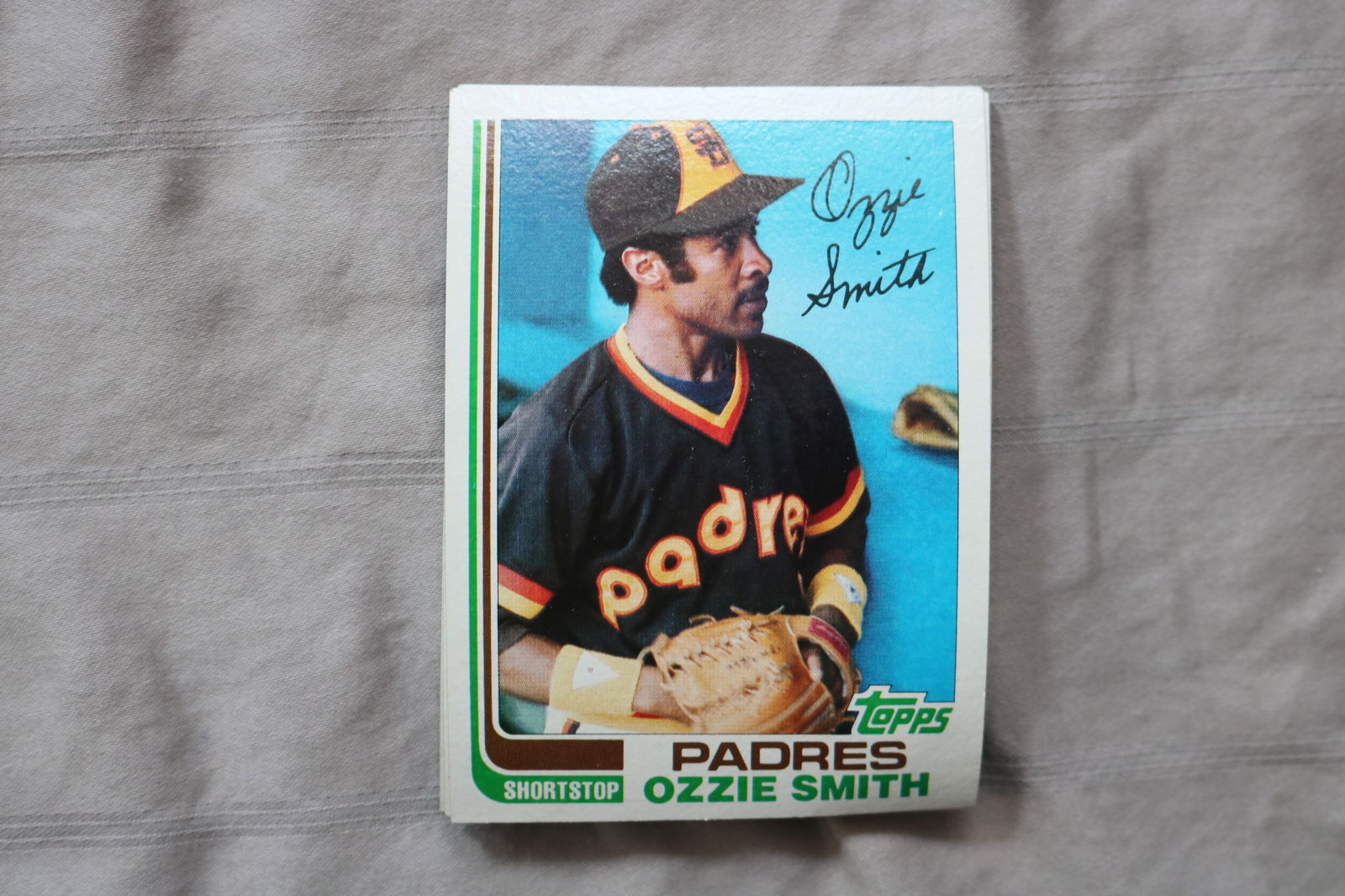 OZZIE SMITH 1982 TOPPS BASEBALL CARDS - CARD #95 - NEAR MINT TO MINT CONDITION - LOT OF 7: This is a lot of 7 Ozzie Smith 1982 Topps, card number 95, baseball cards. The cards are in near mint to mint condition.