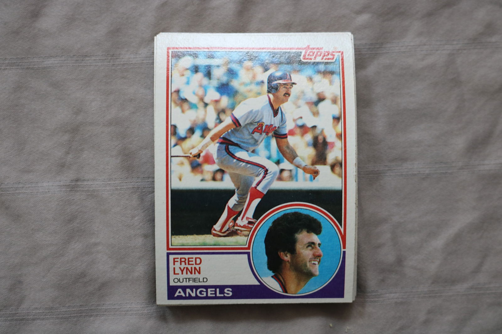 FRED LYNN 1983 TOPPS BASEBALL CARDS - CARD #520 - NEAR MINT TO MINT CONDITION - LOT OF 16: This is a lot of 16 Fred Lynn 1983 Topps, card number 520, baseball cards. The cards are in near mint to mint condition.